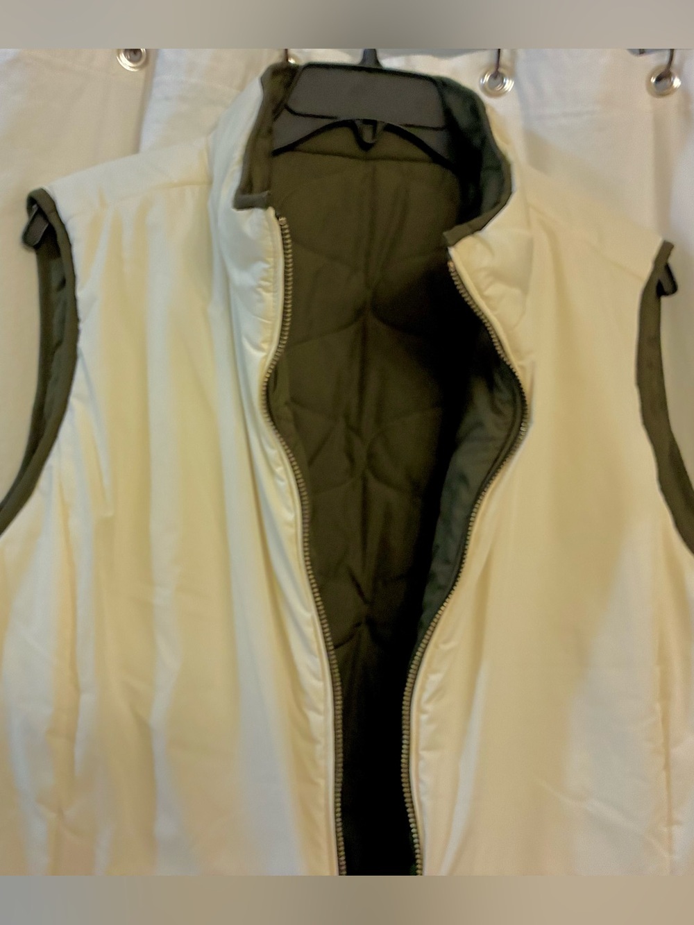 Talbots Reversible cool weather Vest. Olive Green& Ivory. Front zipper 2 pockets - Picture 15 of 15